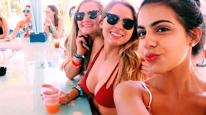 Bahamas Booze Cruise Girls Bar